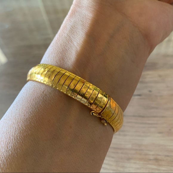 18KT Yellow Gold Over Sterling Silver Patterned Omega Bangle Bracelet 7.25” - Picture 5 of 17